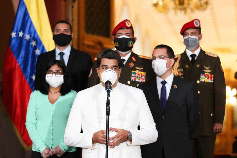 Maduro asegura que la justicia les &quot;va a llegar a todos los terroristas&quot;