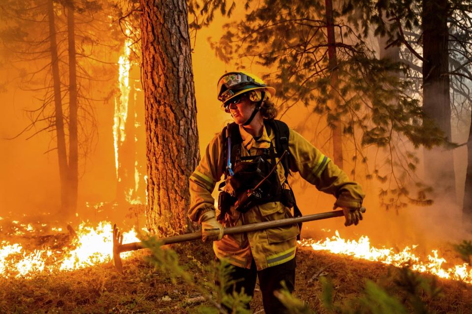 2022年9月，消防員安斯里（Stephanie Endsley）在北加州「蚊子」野火火場。美聯社