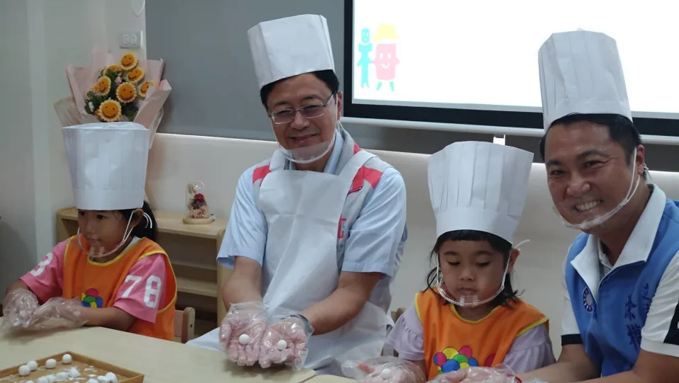 藉由湯圓的寓意，祝賀楊梅幼兒園長一歲，也祝福幼兒園啟用圓滿順利