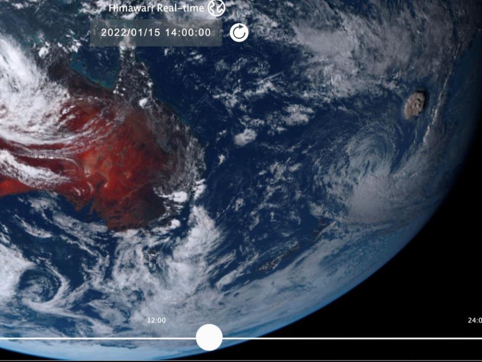 A plume rises over Tonga (R) near Australia (L), as seen by Japanese weather satellite Himawari-8 (National Institute of Information and Communications Technology/Reuters)