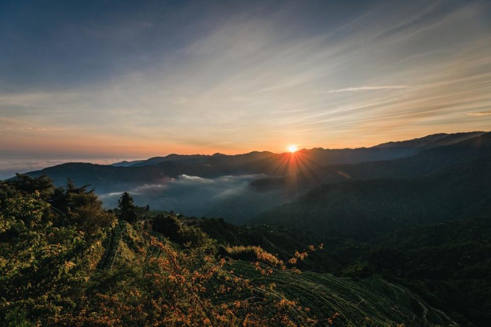 竹縣觀霧線30日通車，預約系統已完成，歡迎喜愛山林美景的旅客上線預約，一同來雪霸賞美景。（新竹縣政府提供）