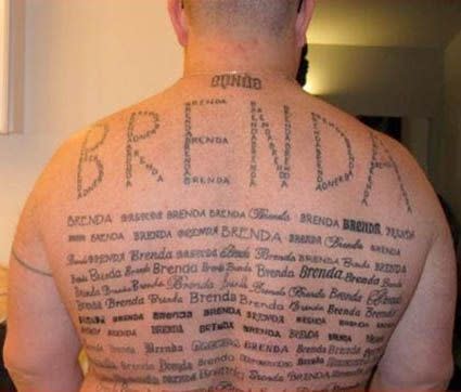 <b>Brenda<b><br><br> Da ist wohl jemand schwer verliebt. Das wird eine gewisse Brenda sicher freuen – oder hat die Dame beim Tätowieren vielleicht sogar selbst Hand angelegt?</b></b>