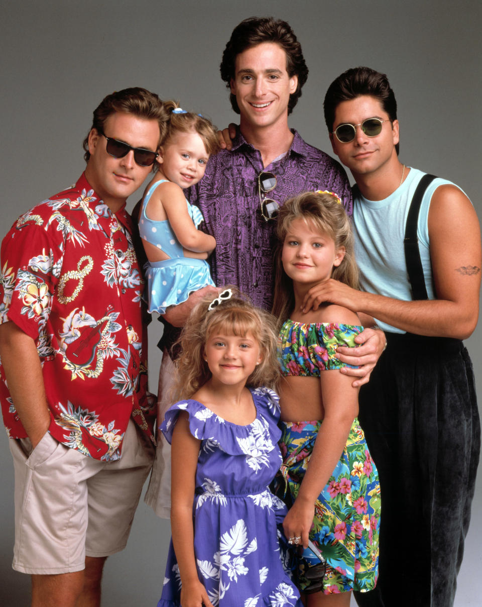 FULL HOUSE, Dave Coulier, Mary Kate/Ashley Olsen, Bob Saget, Jodie Sweetin, Candace Cameron, John Stamos, 1987-95, (c)Warner Bros. Television/courtesy Everett Collection