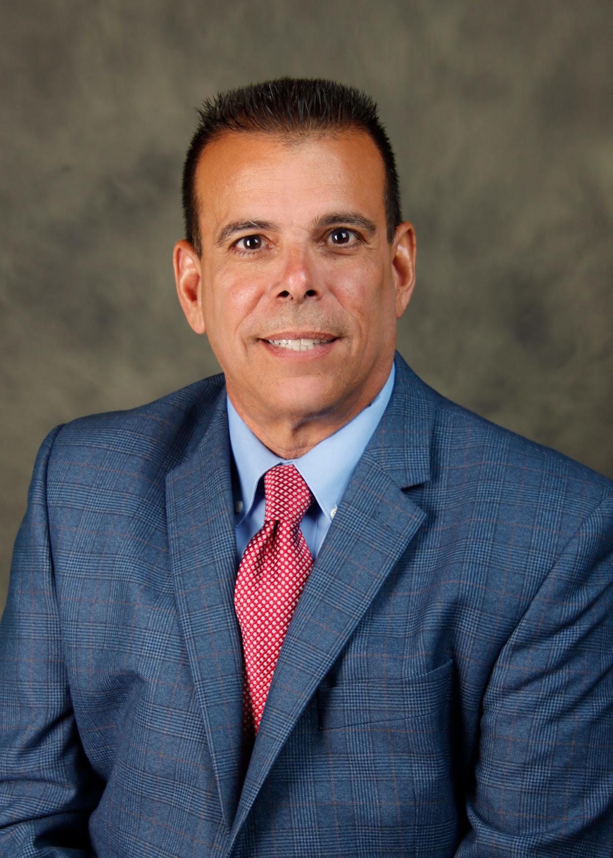 Rob Hernandez has been hired as Lakeland's new assistant city manager starting Monday. He previously served as city manager of Cape Coral, before being terminated under questionable conditions.