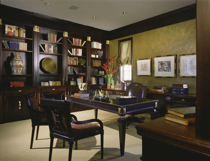 <p>Home offices, however, took on a darker look, often with deep brown furniture. There's that textured wall painting again.</p>
