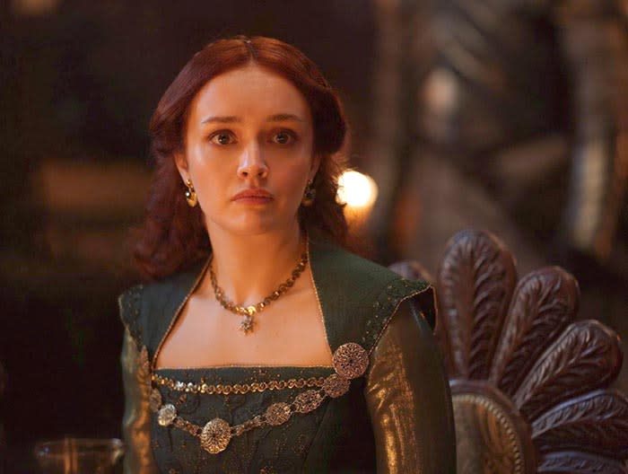 Olivia Cooke ('La casa del dragón') debuta como modelo de lencería de