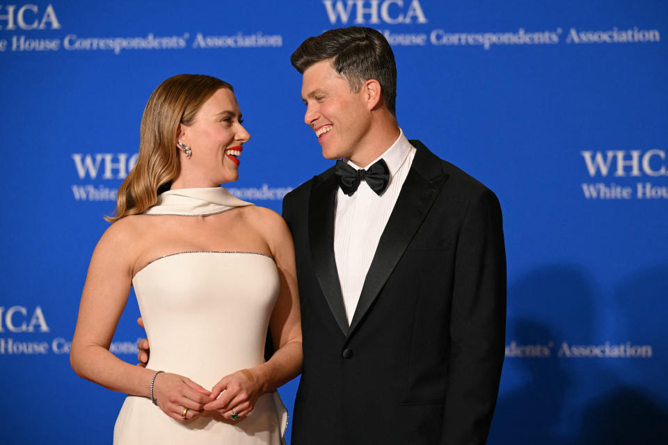 US actress Scarlett Johansson (L) and US comedian Colin Jost arrive for the White House Correspondents' Association (WHCA) dinner at the Washington Hilton, in Washington, DC, on April 27, 2024. (Photo by Drew ANGERER / AFP) (Photo by DREW ANGERER/AFP via Getty Images)