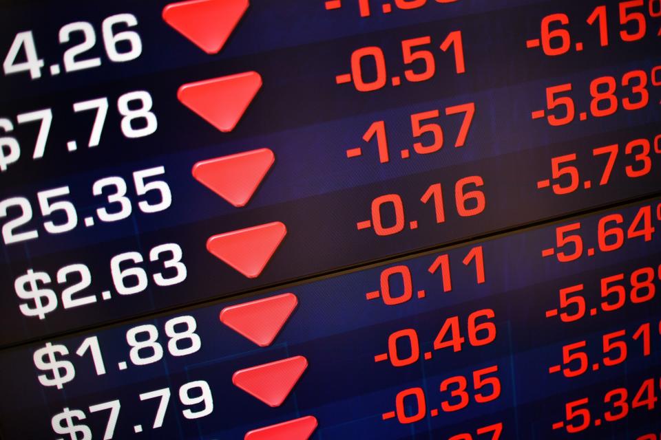 A screen at the Australian Securities Exchange (ASX) displays losses in early trading in Sydney on February 6, 2018. Australian stocks slumped 2.58 percent at the open on February 6 as they followed the lead of Wall Street which endured a brutal session with one of its steepest ever one-day point drops. / AFP PHOTO / SAEED KHAN        (Photo credit should read SAEED KHAN/AFP via Getty Images)