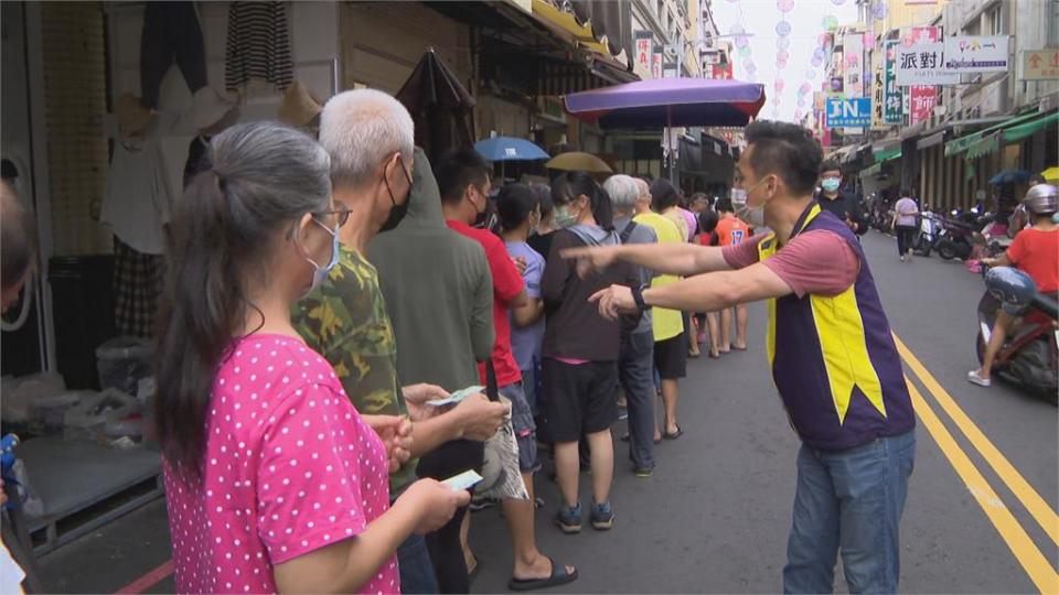 振興券翻倍超搶手！　高雄各大商圈湧排隊人潮