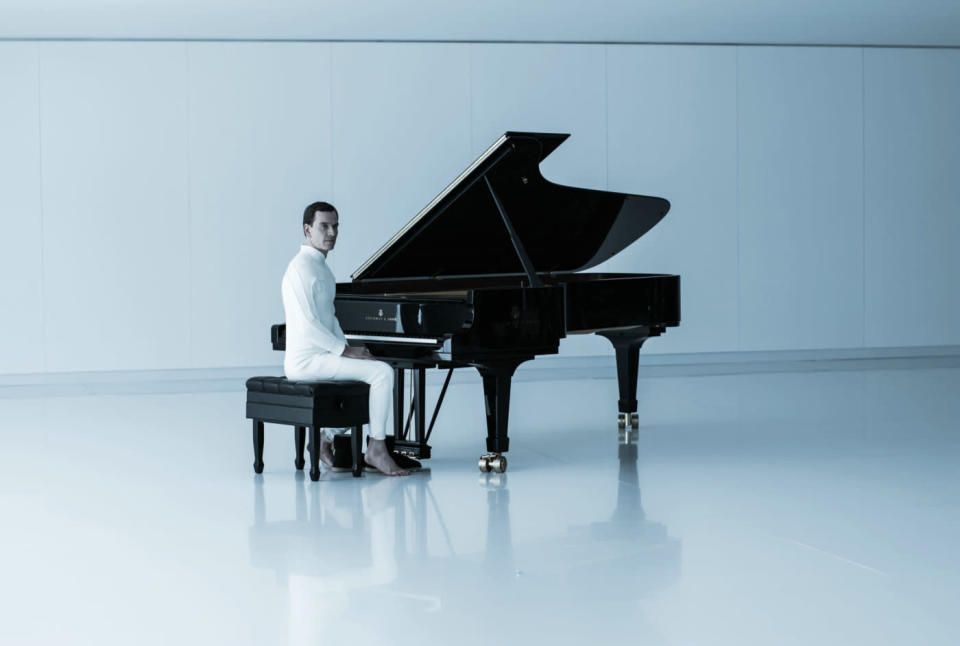 Michael Fassbender&#39;s David is rather adept at piano (20th Century Fox)