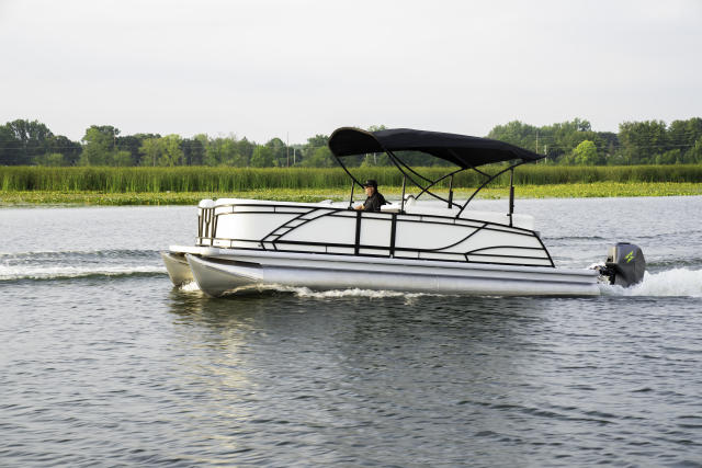 Bennington, Godfrey electric pontoons testing with Forza X1 motors -  Plugboats