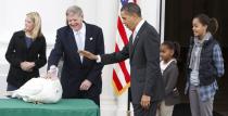 <p>President Barack Obama, with daughters Malia, far right, Sasha, second from the right, pardons the National Thanksgiving Turkey, “Courage,” in a ceremony in the North Portico of the White House, in Washington, Wednesday, Nov. 25, 2009. With Obama is the Chairman of the National Turkey Federation, Walter Pelletier. Woman on left is unidentified. (Photo: Pablo Martinez Monsivais/AP) </p>