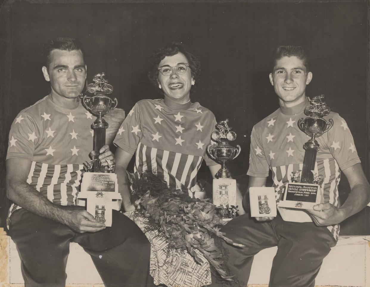  Nancy Baranet 1954 women's national champ between Jack Disney, left, and Robert Zumwalt Jr (Credit Nancy Baranet) 