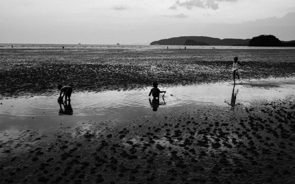 Children playing at sunset on Ao Nang Beach, Krabi. | Stan Nalewski