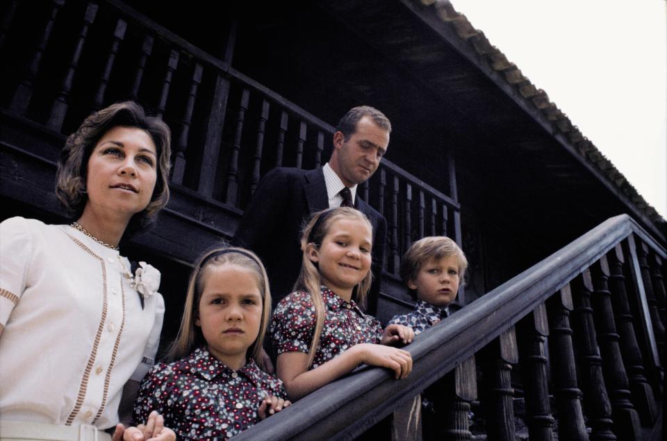 Zarzuela Palace, Madrid. 1973 The princes of Spain, Juan Carlos and Sofia with their chindrens Elena, Cristina and Felipe.  (Photo by Gianni Ferrari/Cover/Getty Images)