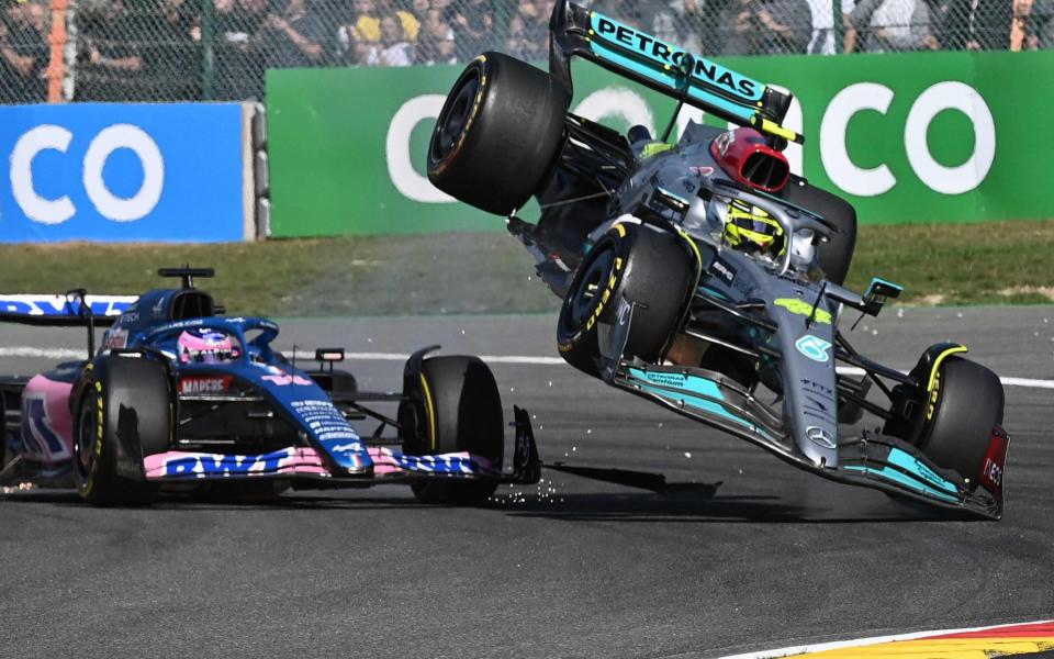 Mercedes' British driver Lewis Hamilton (R) collides with Alpine's Spanish driver Fernando Alonso (C) during the Belgian Formula One Grand Prix at Spa-Francophones racetrack at Spa, on August 28, 2022 - AFP