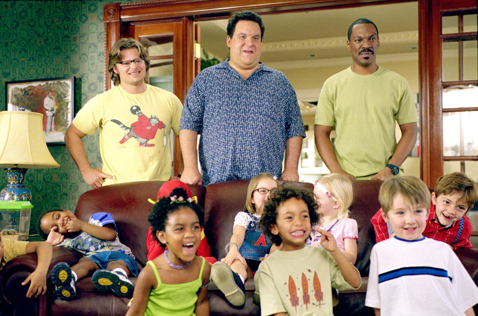 Steve Zahn, Jeff Garlin, and Eddie Murphy stand in front of a couch full of kids