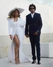 <p>Como suele hacer, la cantante compartió con sus fans en Instagram su look para la ceremonia. Ella fue de blanco y su esposo Jay Z en un traje azul marino de Louis Vuitton, con el que aceptó el Premio de Presidente.<br><br>Instagram </p>