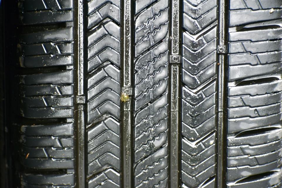 Vredestein HiTrac All-Season tread pattern. 