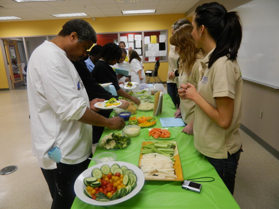 YFDS coaches teach members how to eat and budget for more vegetables in their diets. (Photo: Youth & Families Determined to Succeed)