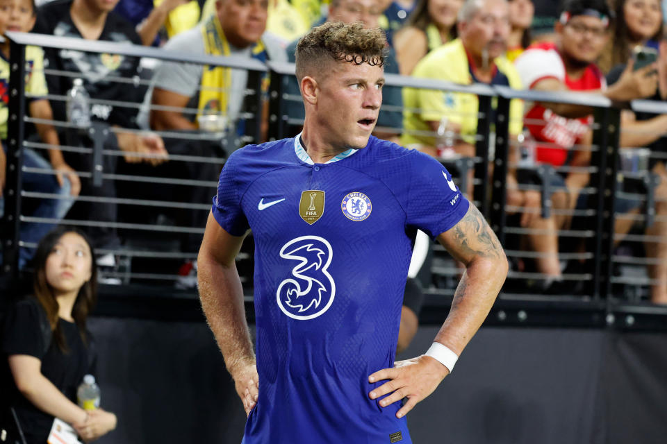 LAS VEGAS, NV - JULY 16: Ross Barkley (18) of Chelsea looks over pitch prior to a corner kick during a friendly match between Chelsea F.C. Blues of the Premier League and Club America (Las Aguilas) of the Liga MX as part of the FC Series Clash of Nations 2022 on July 16, 2022 at Allegiant Stadium in Las Vegas, Nevada. (Photo by Jeff Speer/Icon Sportswire via Getty Images)