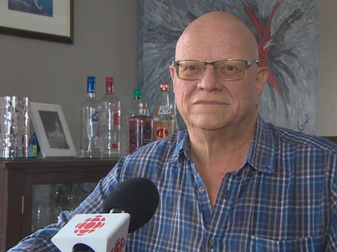 Bernard Albert and his wife, Josette, were on a Sunwing flight out of Cuba when a tire blew on the landing gear. (Mario Landry/Radio-Canada - image credit)