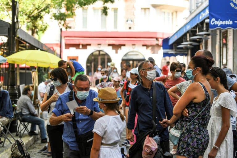 Le port du masque est obligatoire dans certaines zones de Paris, notamment dans le quartier touristique de Montmartre  - ALAIN JOCARD © 2019 AFP