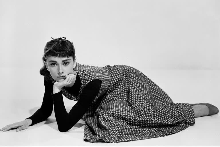 Audrey Hepburn en una foto promocional de Sabrina (1954)