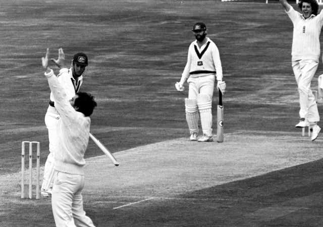 Bob Willis celebrates the wicket of Ausralia's Geoff Lawson at Headlingley 