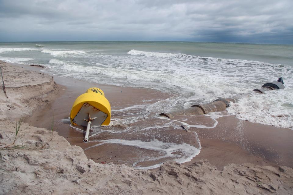 A rogue buoy on the sands tells the story of current fishing conditions from the surfline.