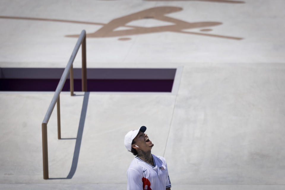 Nyjah Huston, de Estados Unidos, queda desmoralizado después de fallar en un truco durante el patinaje en tabla para hombres en los Juegos Olímpicos de 2020, en Tokio, Japón, el domingo 25 de julio de 2021. (Alexandra Garcia/The New York Times).