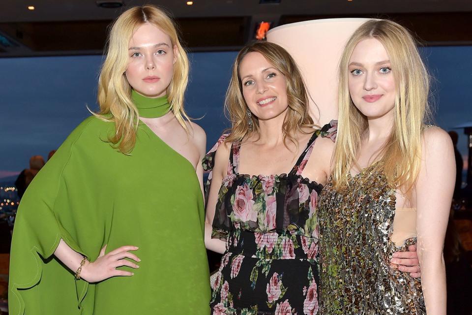 Samantha McMillen, al centro junto a las hermanas Elle y Dakota Fanning, cuenta con una respetable carrera en Hollywood como estilista. Vanity Fair