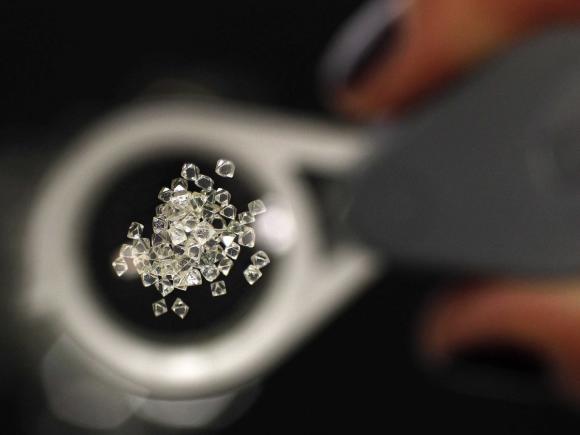 7 Ways To Spot Fake Diamonds