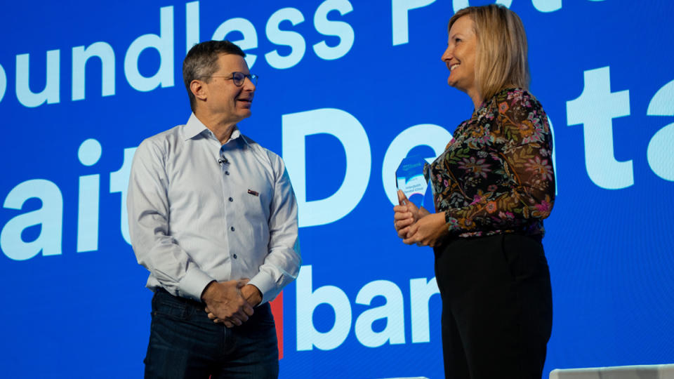 Photo: Tim Welsh, Vice Chair, Consumer and Business Banking at U.S. Bank, presenting the award to Dr. Rhonda Switzer, CEO of Interfaith Dental.