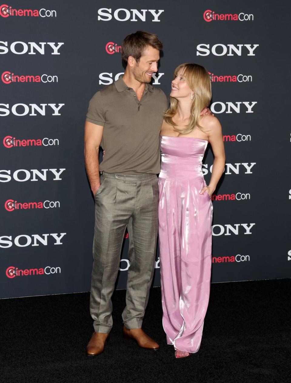 las vegas, nevada april 24 glen powell l and sydney sweeney of anyone but you attend the sony pictures entertainment presentation during cinemacon, the official convention of the national association of theatre owners, at the colosseum at caesars palace on april 24, 2023 in las vegas, nevada photo by gabe ginsbergwireimage