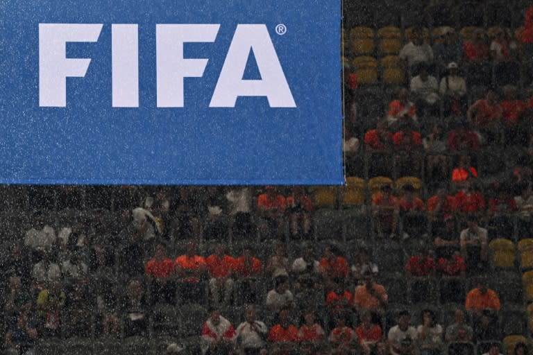 El logotipo de la FIFA, fotografiado en el Estadio BVB de Dortmund, en Alemania, el 10 de julio de 2024, antes de las semifinales de la Eurocopa de fútbol entre Países Bajos e Inglaterra (Kirill Kudryavtsev)