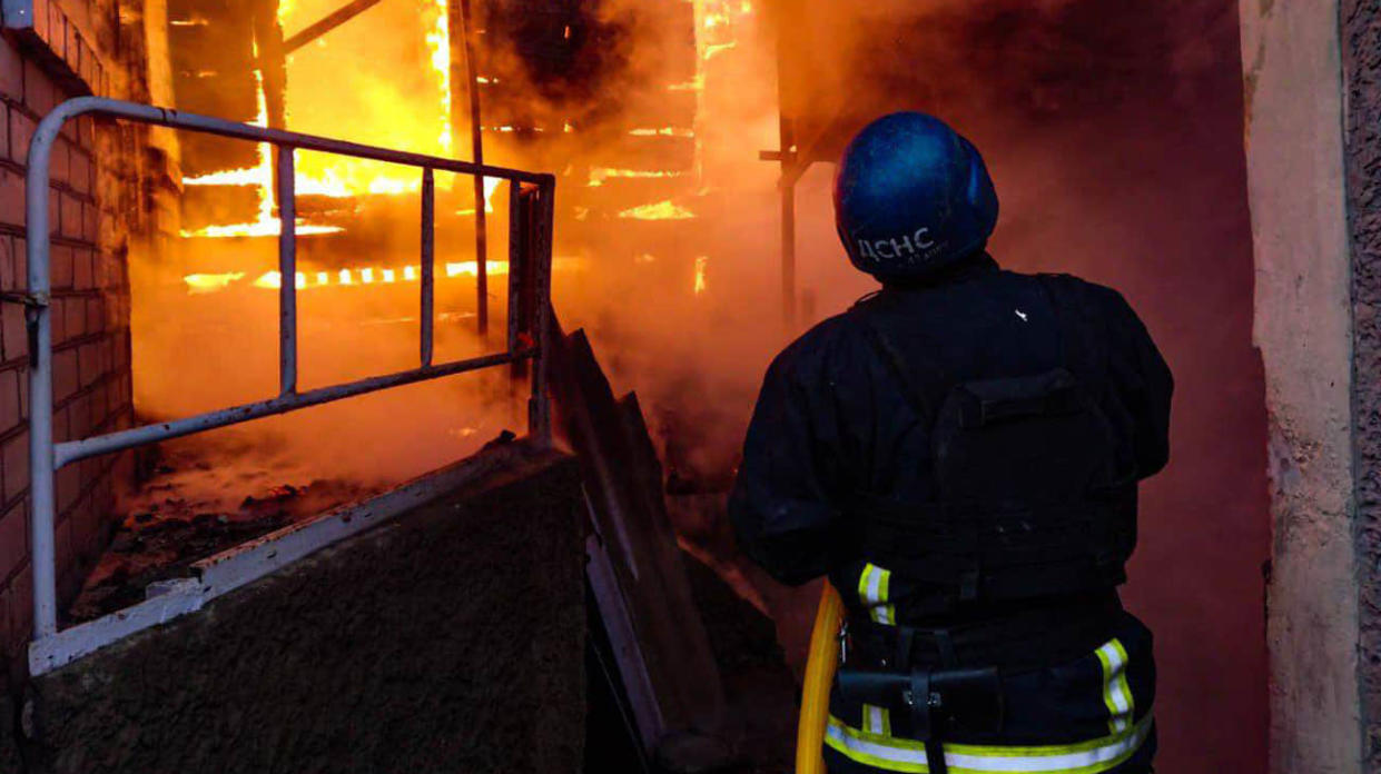 A firefighter put out the fire. Stock photo: State Emergency Service of Ukraine