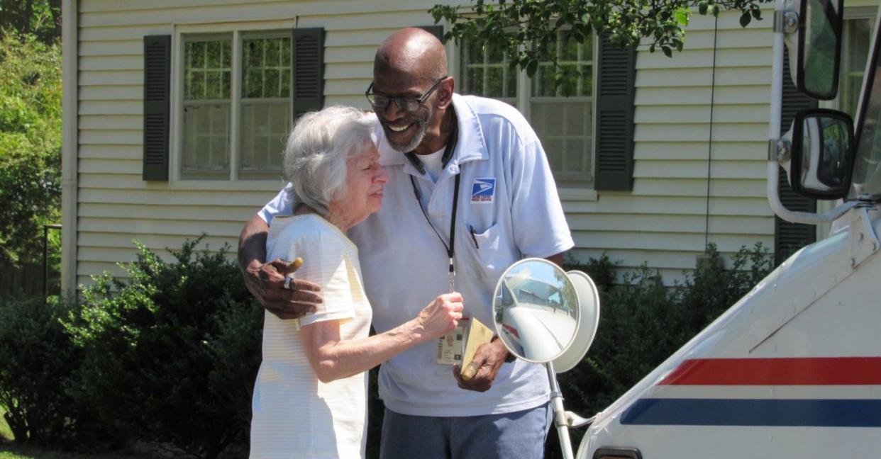 Neighbors of an Atlanta suburb send off postal service employee Floyd Martin with a block party. He has worked the same route for 35 years. (Photo: Twitter)