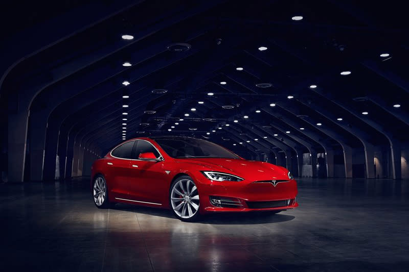 雖然Tesla Model S P100D也實在不是什麼凡夫俗子碰得起的車，但每年收11.7萬元牌照稅未免太不符車價比例原則。