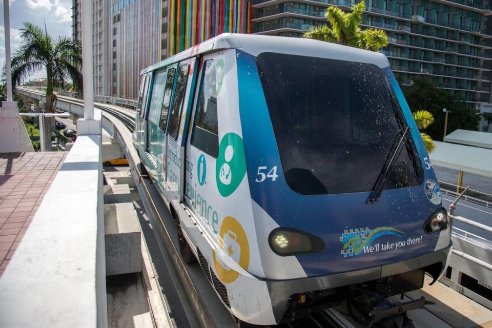 Metromover train arrives at Financial District station in downtown Miami. Sam Navarro/Miami Herald File