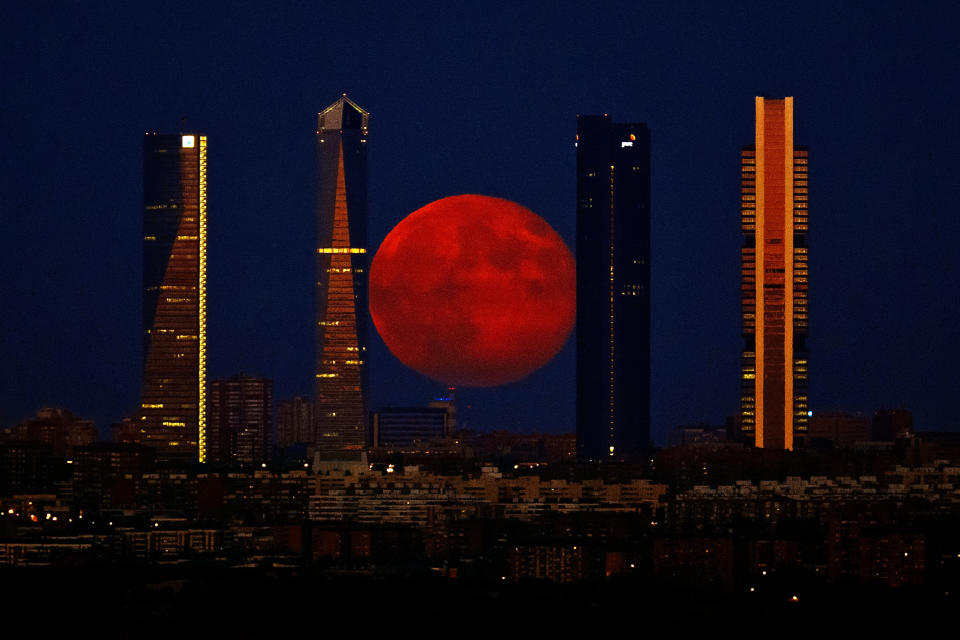 <p>The moon rises in the sky as seen through the Four Towers, or C.T.B.A. (Cuatro Torres Business Area), one of the most recognizable aspectx of Madrid, Aug. 11, 2014. (Photo: Daniel Ochoa de Olza/AP) </p>