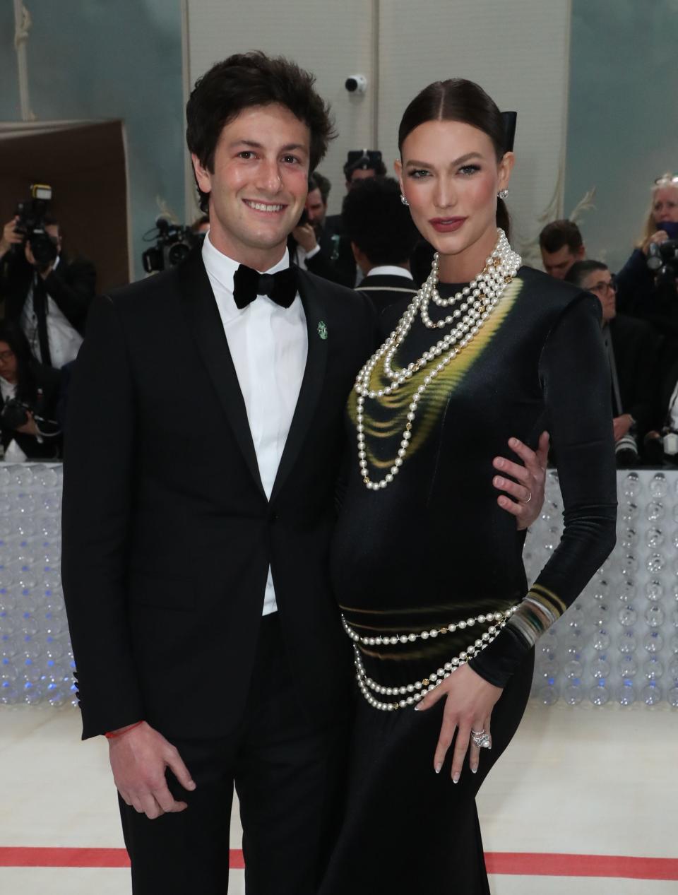 Karlie Kloss Is a Proud Mom to 2 Kids With Joshua Kushner: Meet Their ...