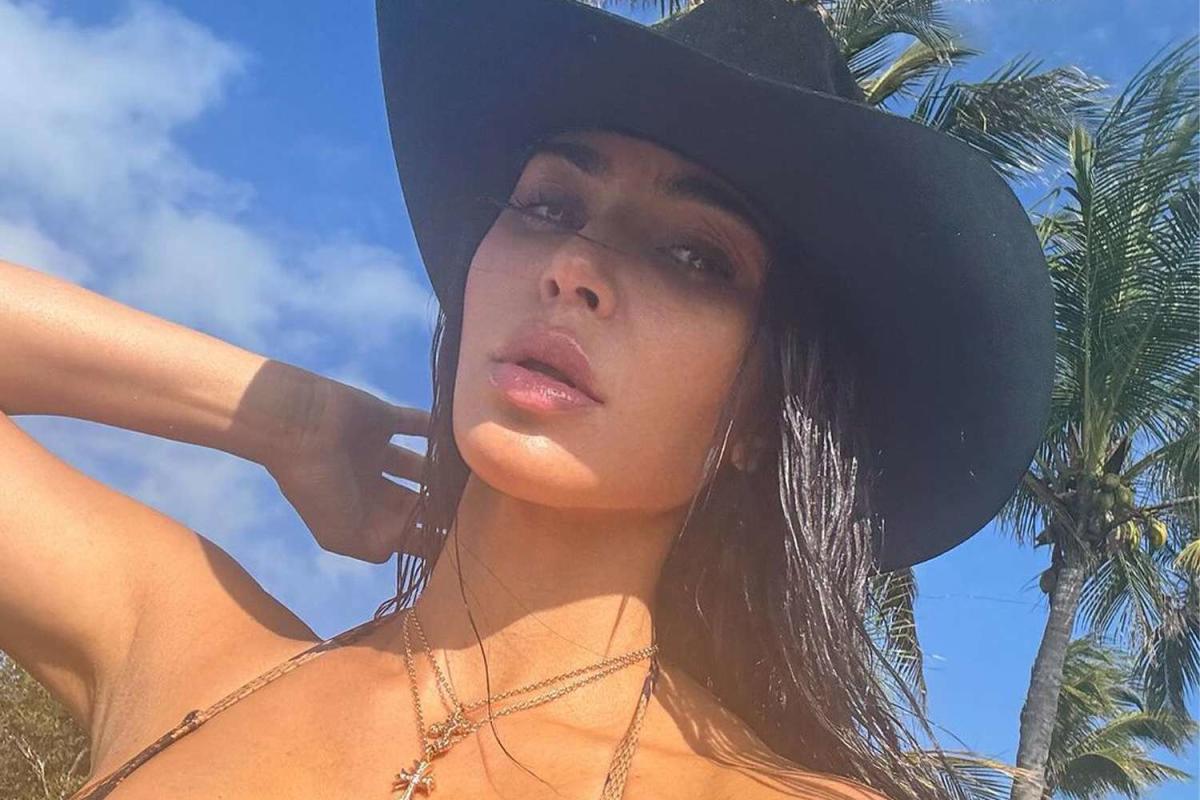 Kim Kardashian donne une touche cow-girl à son look en bikini : “Ce n’est pas le Texas… C’est des Turcs”