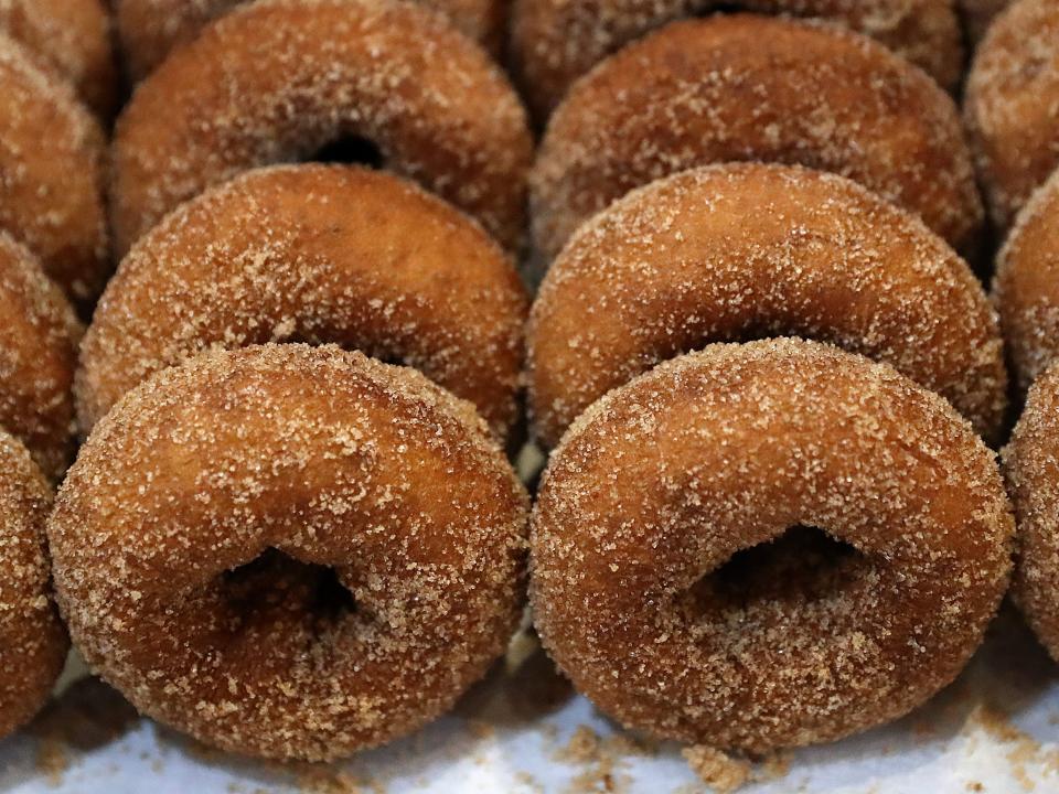 apple cider doughnuts