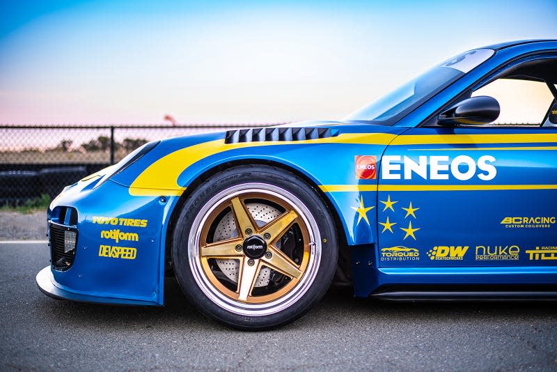 Side view of Porsche 911 GT3 STI built by DevSpeed Motorsports for Eneos.