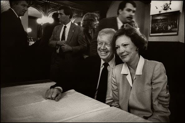 Married couple, former President Jimmy Carter and former First Lady Rosalynn Carter pose for photographers during a book signing event, San Francisco, California, 1987. Several members of the Secret Service can be seen behind them. The couple were promoting their book, 'Everything to Gain: Making the Most of the Rest of Your Life'. (Photo by Bromberger Hoover Photo/Getty Images)