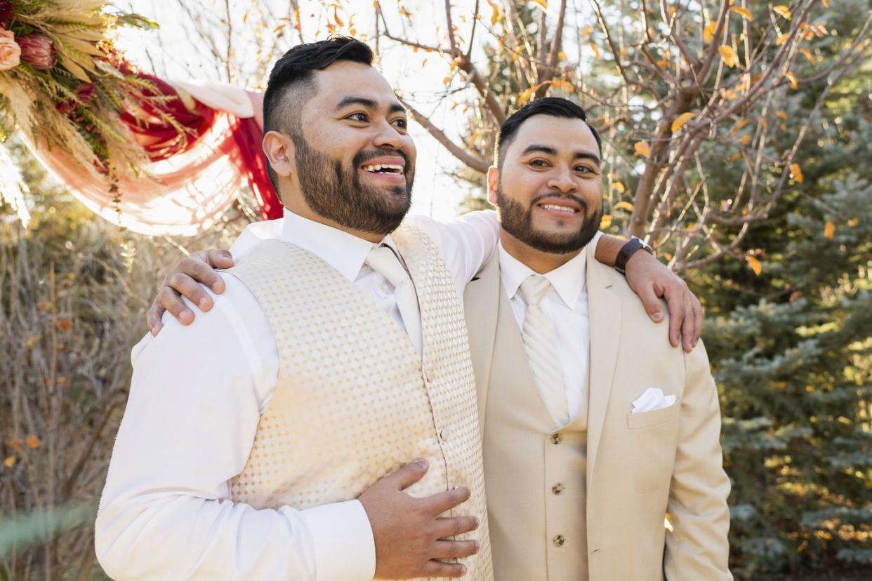 groom and best man at outdoor wedding