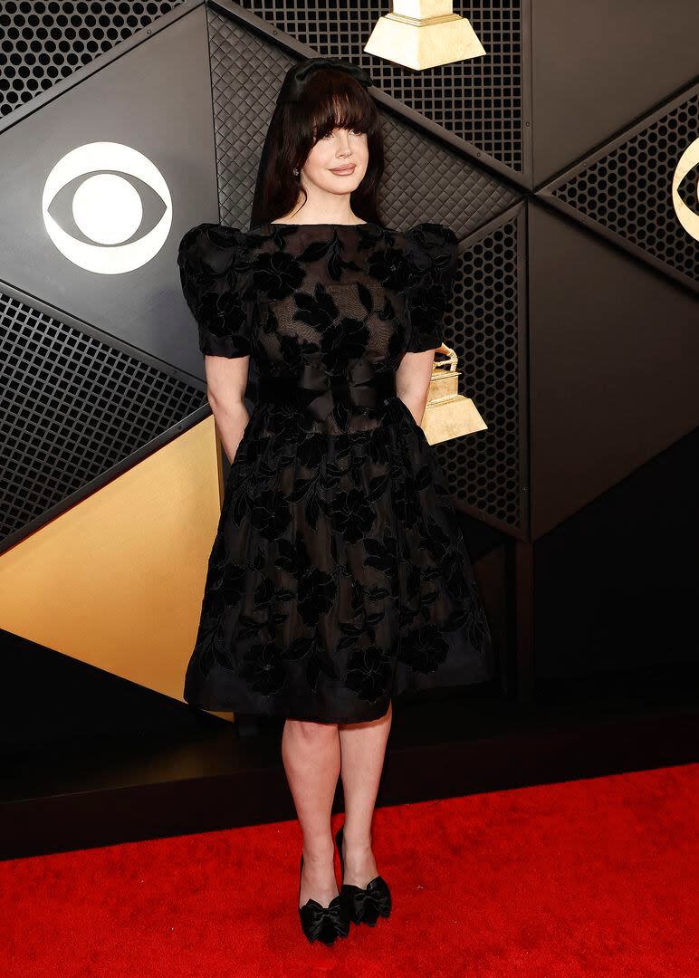 El look todo de negro de Lana del Rey en la entrega de los premios Grammy