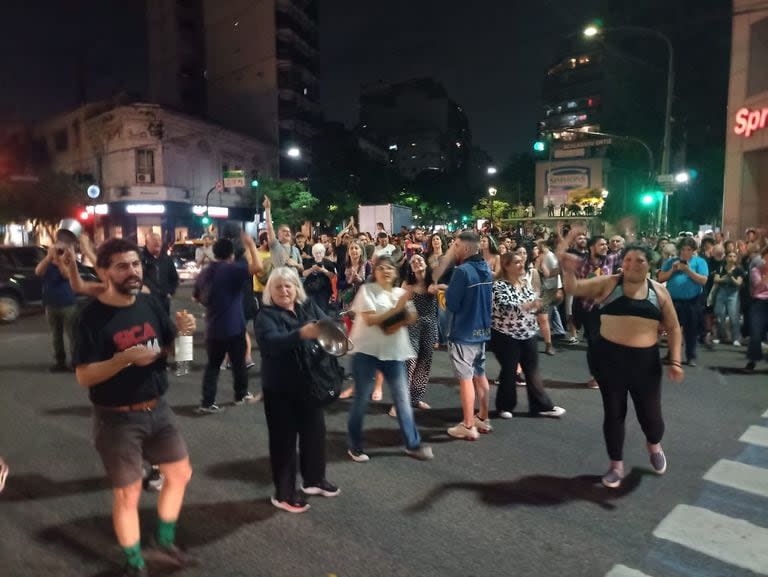 Cacerolazos en Scalabrini Ortíz y Av Corrientes. 20/12/23