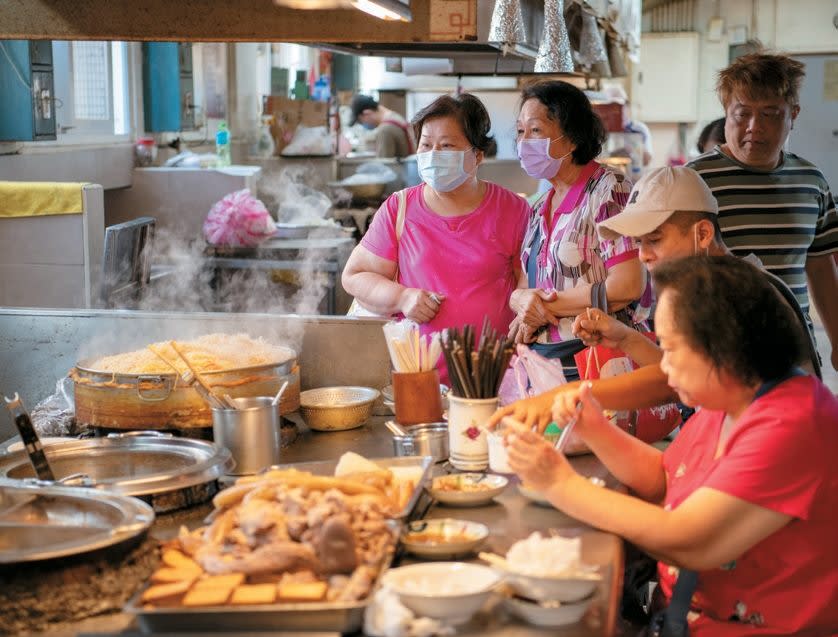 成德市場熟食區販售的美食種類多元，滿足不同客群。   圖：翻攝自台北市政府觀光傳播局官網